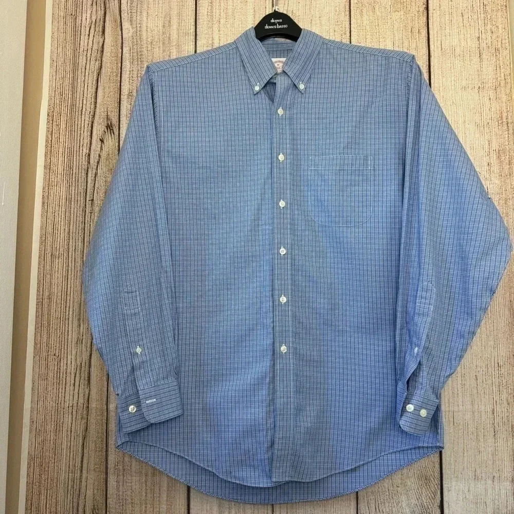 Brooks Brothers 346 Mens Button Down Shirt size Medium